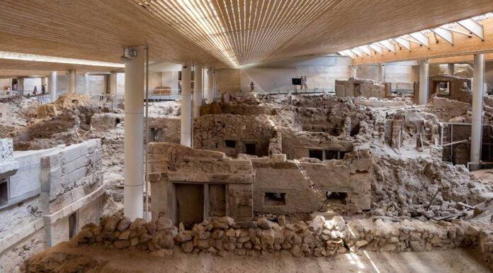 Frumusețea încântătoare a Akrotiri pe Santorini: o destinație de neapărat akrotiri pe santorini