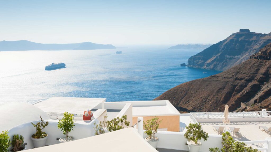 best area to stay in santorini