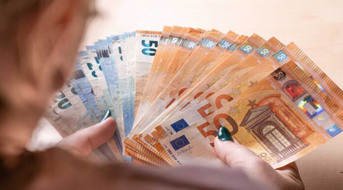 Quelle est la monnaie à Santorin Monnaie de Santorin