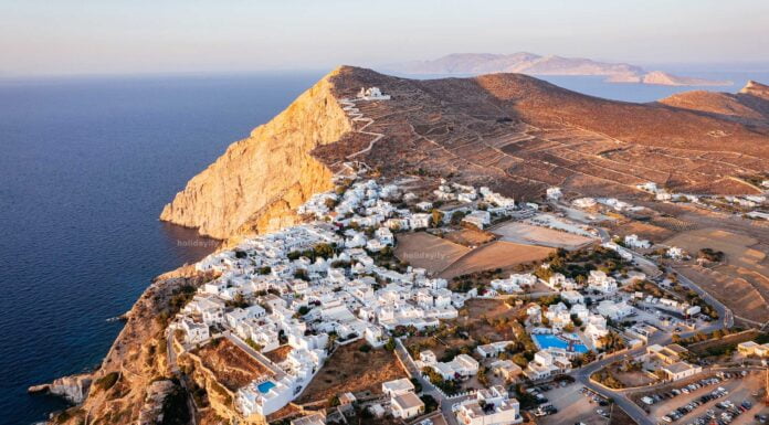 Folegandros Island: Where Time Stands Still in the Lap of Nature островот Фолегандрос
