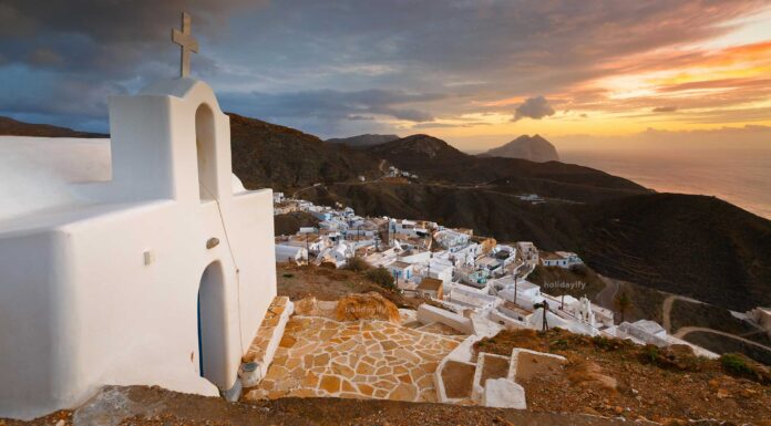 Insula Anafi: o călătorie în mitologia și istoria greacă biserica insula anafi cyclades grecia