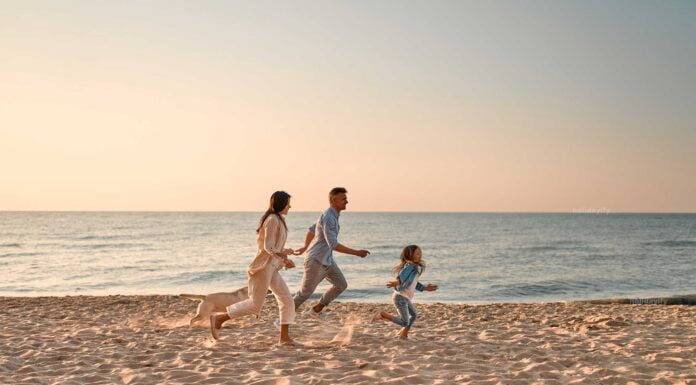 Kamari, Santorini'deki Aegean Plaza Hotel'de Rahatlayın ve Gevşeyin aegean plaza hotel yunani̇stan santorini kamari̇